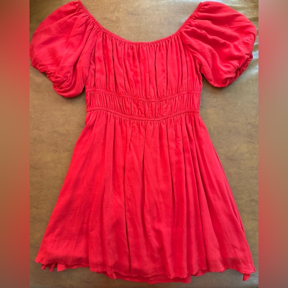 Le Lis Red Babydoll Dress Puff Sleeve Smocked Waist Size Large NWT - Picture 3 of 6